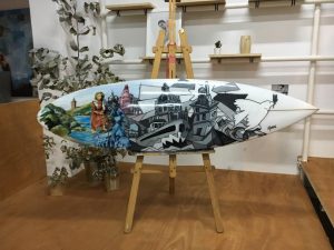 Planche de surf en hommage à Picasso et son rapport avec la ville de la Corogne.