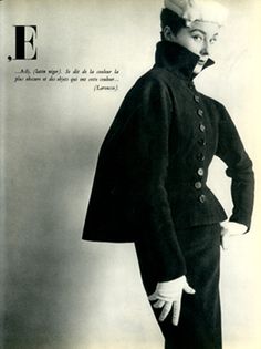 Tailleur Balenciaga, avec volume dans le dos. Photo de Pinterest.
